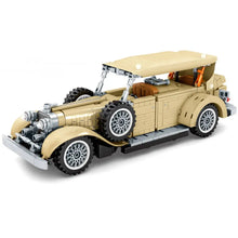 Lade das Bild in den Galerie-Viewer, Oldtimer in beige aus dem Beijing Auto Museum